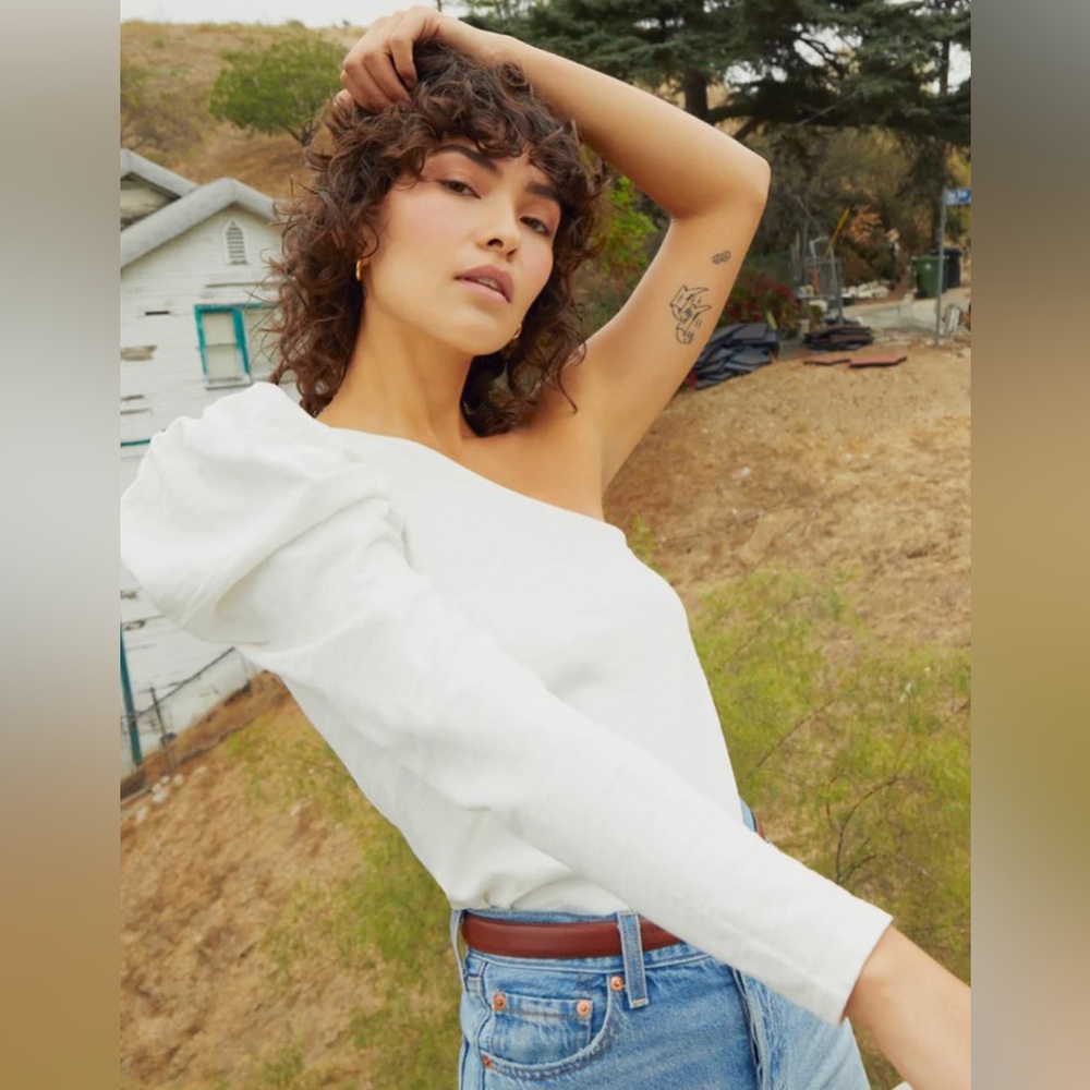 NATION LTD - SABRINA ONE SHOULDER PARTY TEE IN OFF-WHITE NWT